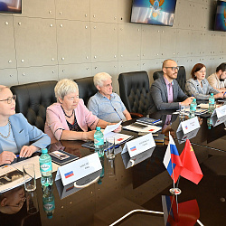 Representatives of Innovative Chinese Companies Visit RTU MIREA