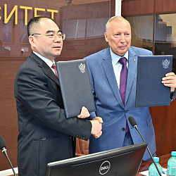 Wuhan Polytechnic Delegation Visits RTU MIREA