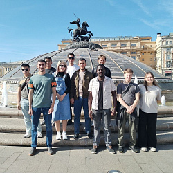 The Institute of International Education conducted an educational tour for foreign students around the historical part of the capital