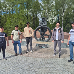 Foreign students of the Institute of International Education Honor the Memory of Great Patriotic War Heroes