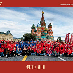 Students of Management Technologies Institute Volunteer at Spasskaya Tower Military Music Festival