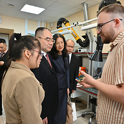 Wuhan Polytechnic Delegation Visits RTU MIREA