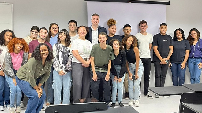 Associate Professor of Foreign Languages from the M.V. Lomonosov Institute of Fine Chemical Technologies Gives Lectures at UNIFACS