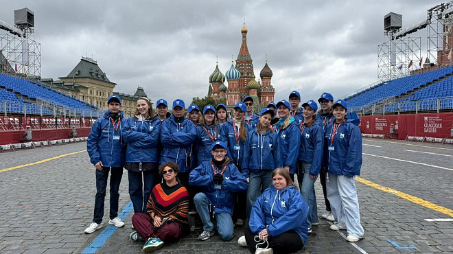 Students of Management Technologies Institute Volunteer at Spasskaya Tower Military Music Festival