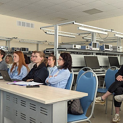 A scientific and technical seminar on “Microwave technologies for signal radio measurements” was held at the TESLA Training Center of IRI RTU MIREA.