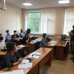 Sections in foreign languages were held at the Institute of Management Technologies