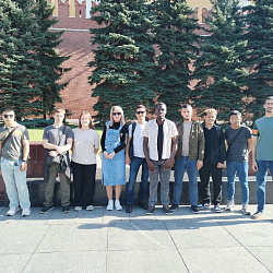 The Institute of International Education conducted an educational tour for foreign students around the historical part of the capital